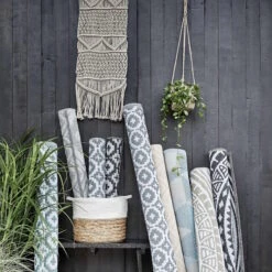 In- & Outdoor-Teppich Mosaik L 200 X B 150cm COLOUR CLASH In Taupe -Einrichtungsgeschäft butlers in and outdoor teppich mosaik l 200 x b 150cm colour clash in taupe 6