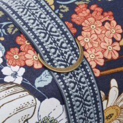 Picknickdecke L 175 X B 154cm BETWEEN FLOWERS In Dunkelblau 15 Picknickdecke L 175 X B 154cm BETWEEN FLOWERS In Dunkelblau -Einrichtungsgeschäft butlers picknickdecke l 175 x b 154cm between flowers in dunkelblau 5